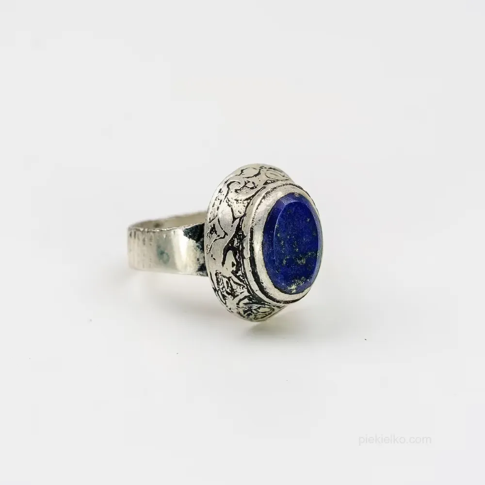 Lapis lazuli signet ring in a decorative setting