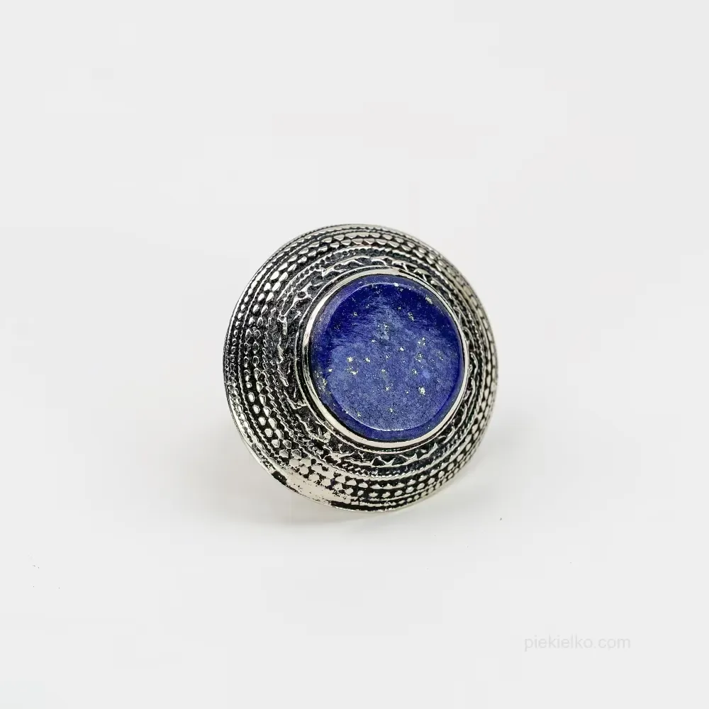 Signet ring with lapis - lapis lazuli in a ring of reliefs