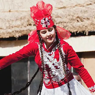 Tadżycki strój ludowy