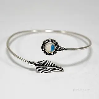 Silver-plated chalcedony bracelet with a leaf