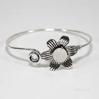 Flower bracelet with white stone