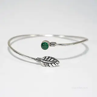 Leaf bracelet with green onyx