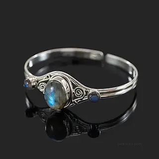 Oriental bracelets