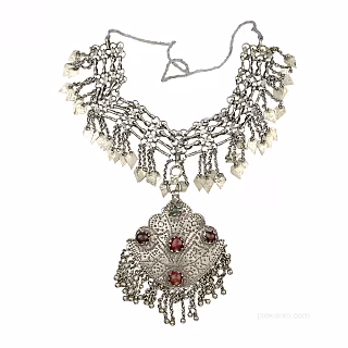 Kashmiri necklace with carnelian