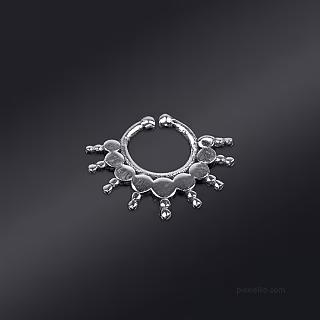 Srebrny septum z kuleczkami