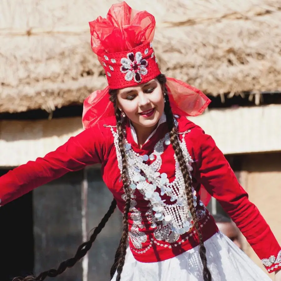 Tadżycki strój ludowy