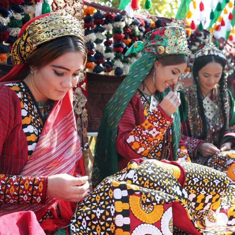 Narodowe stroje Turkmenów