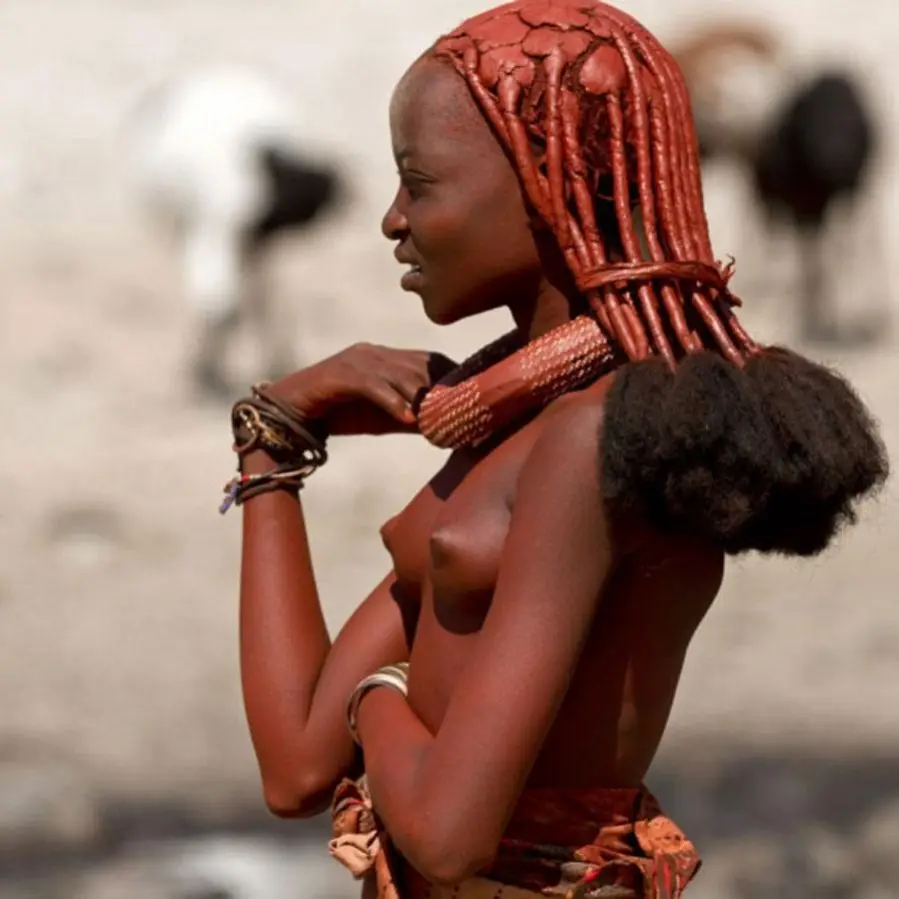 Naród Himba – niezwykła biżuteria Czerwonych Kobiet