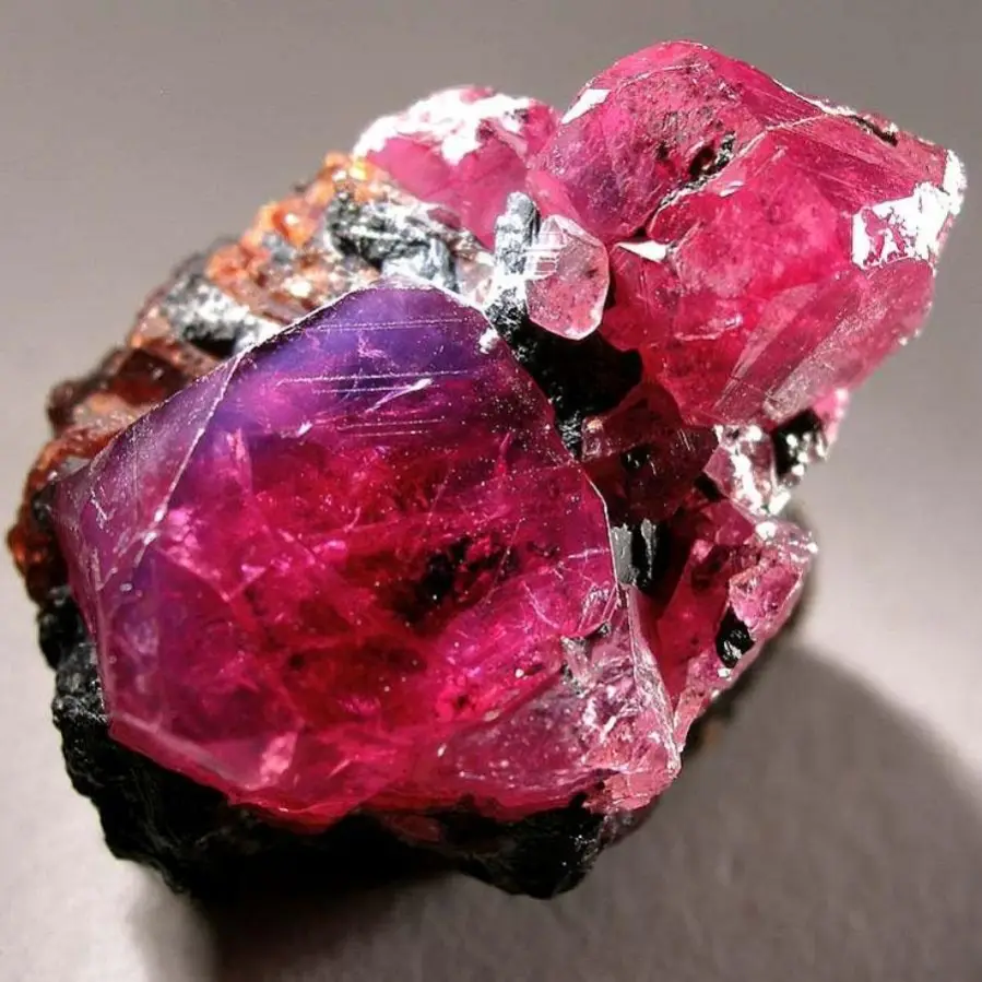 Rubin - krwisty minerał o niepowtarzalnej barwie