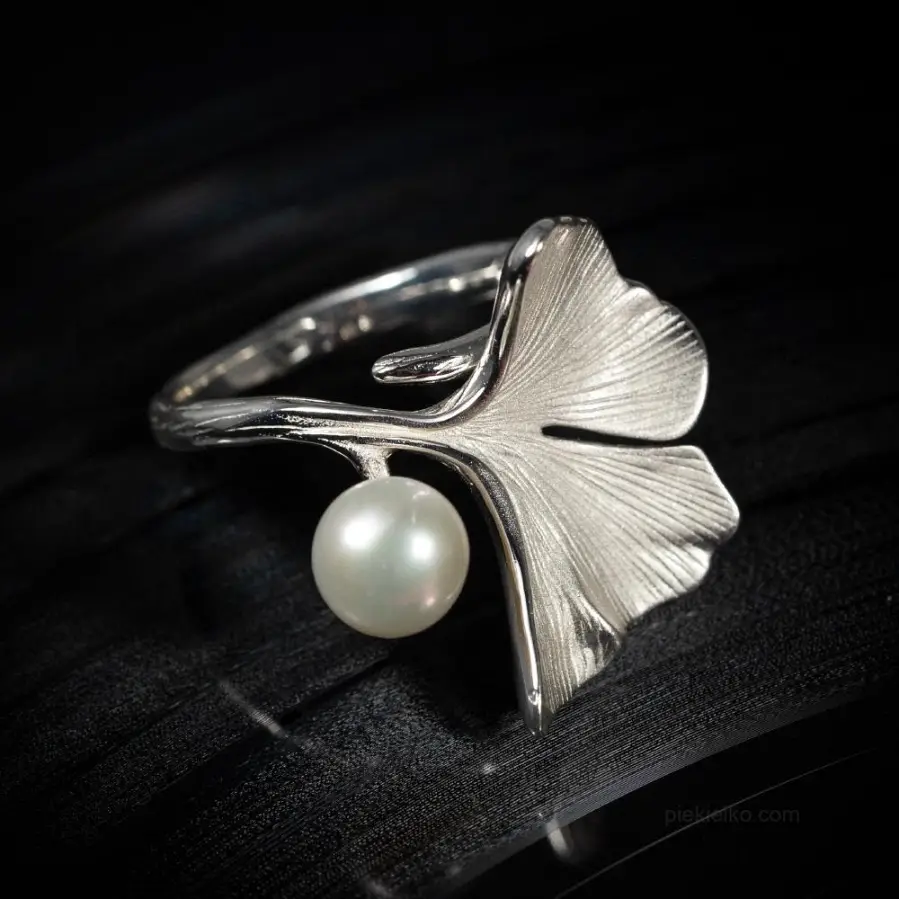 Srebrny pierścionek z perłą