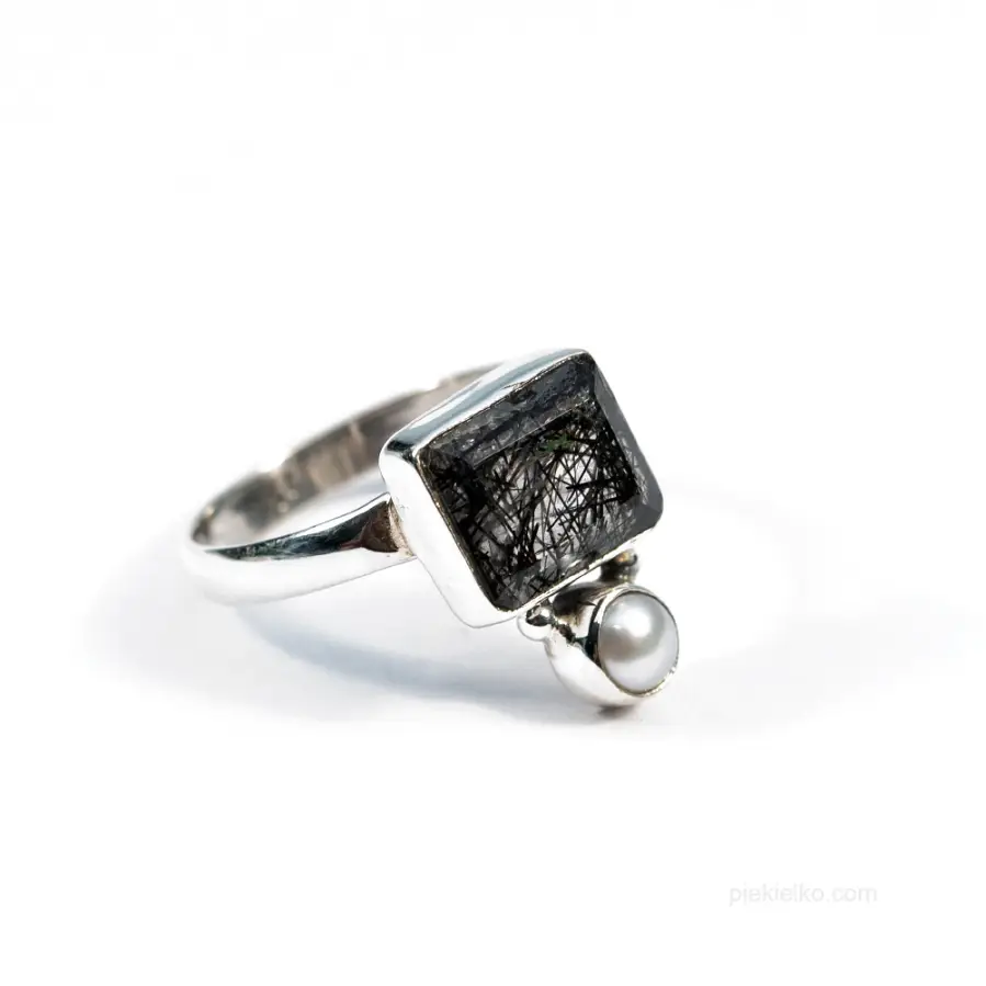 Czarny rutyl z perłą srebrny pierścionek