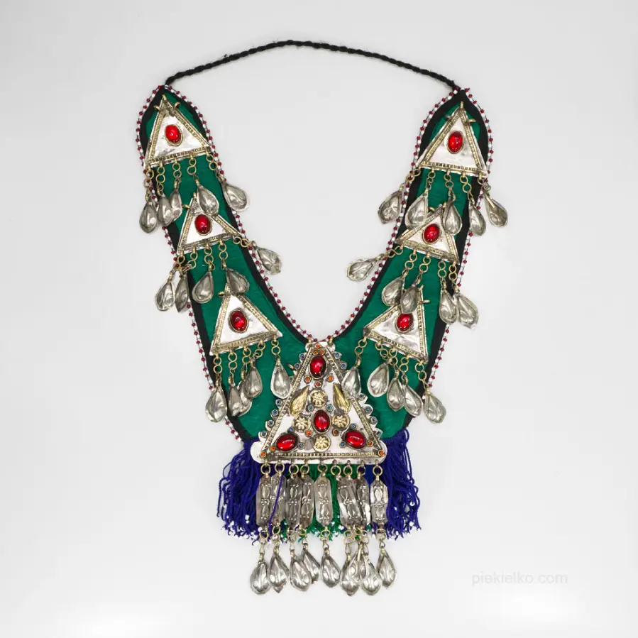 Tradycyjny długi naszyjnik turkmeński