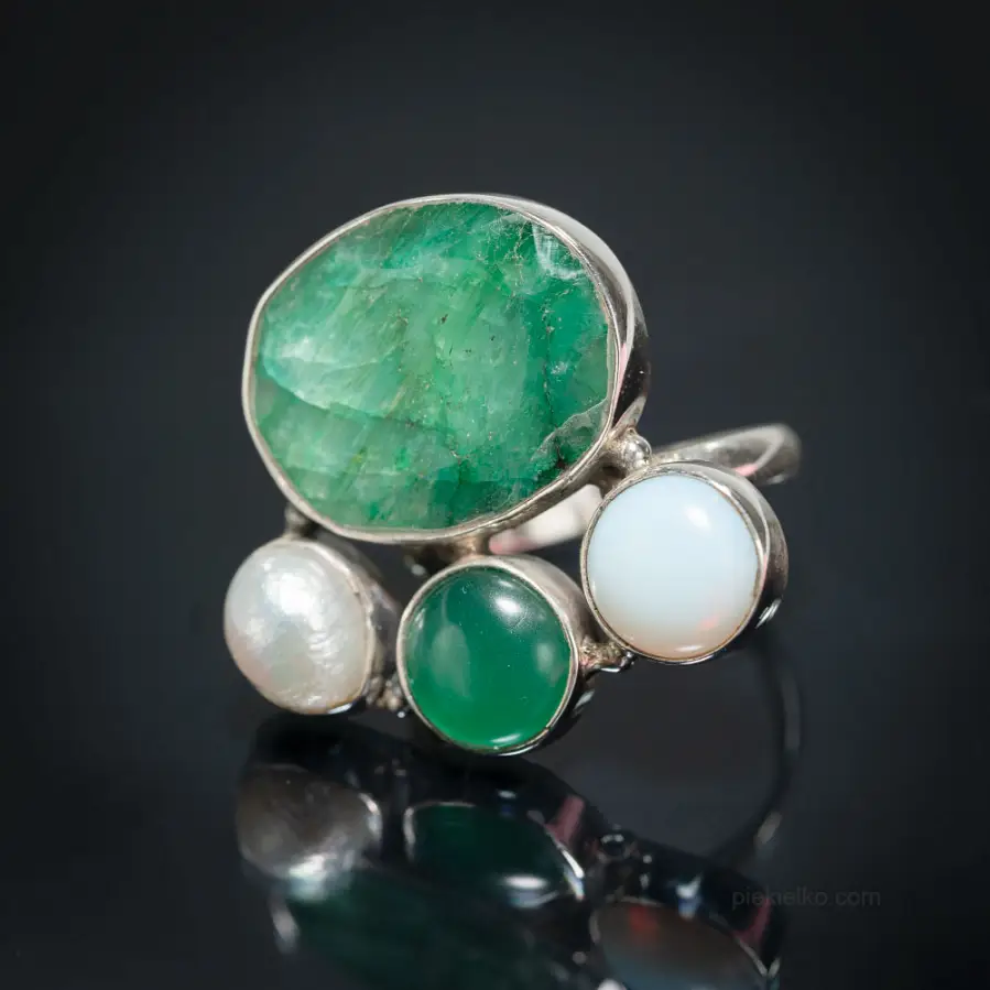 Emerald Harmony – Silver Ring