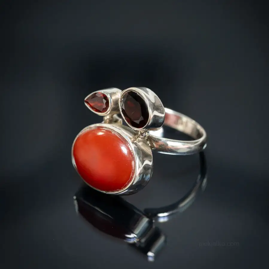 Fiery Passion – Silver Ring with Carnelian and Garnet