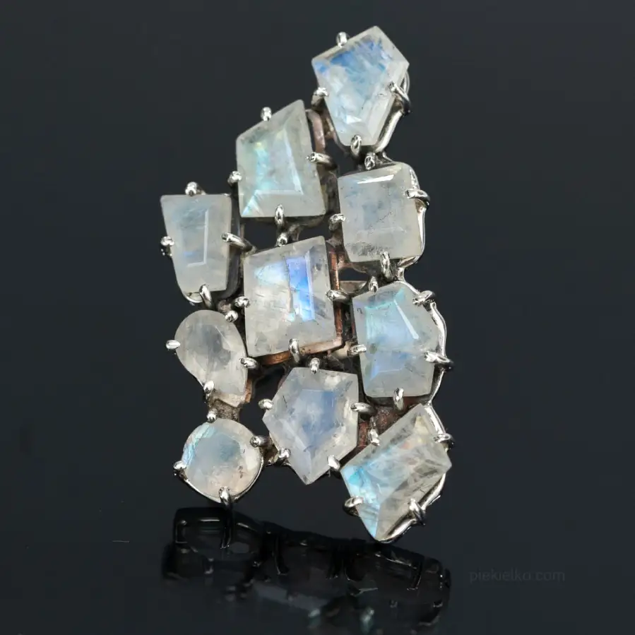 Big ring with moonstones