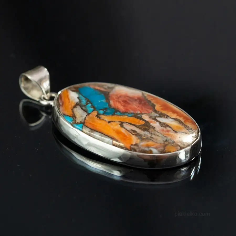 Turquoise Oyster – a raw force of nature in the colors of the earth and sea