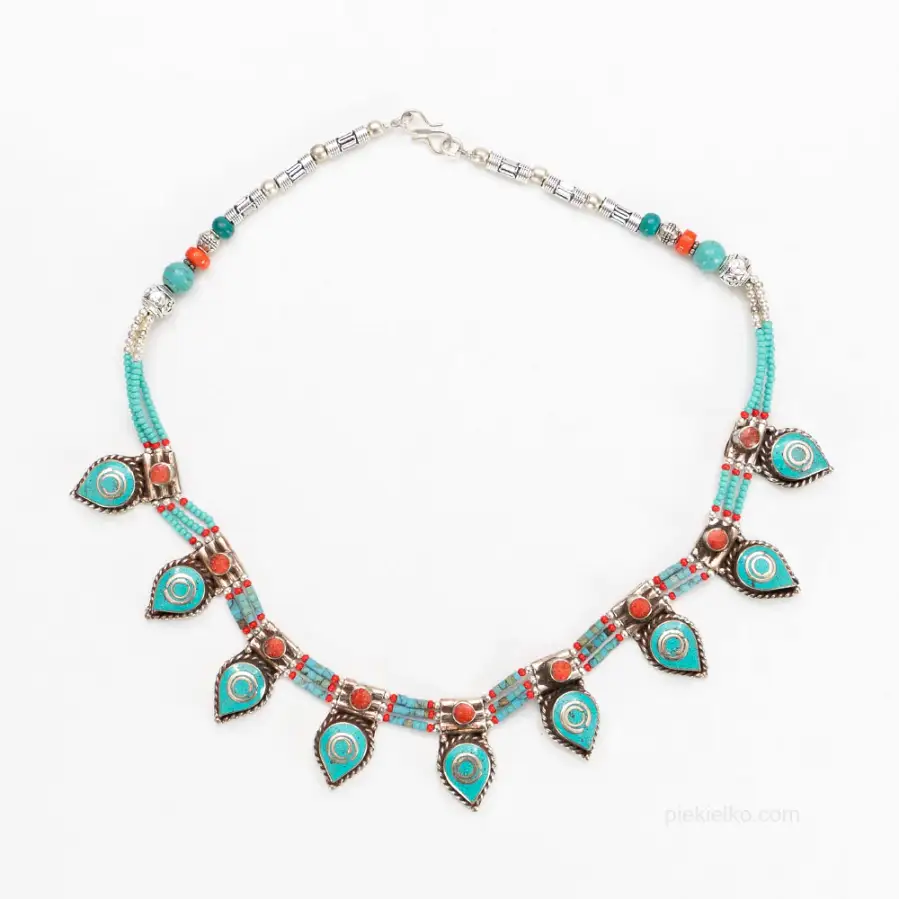 Necklace with turquoise and red coral with triangular pendants
