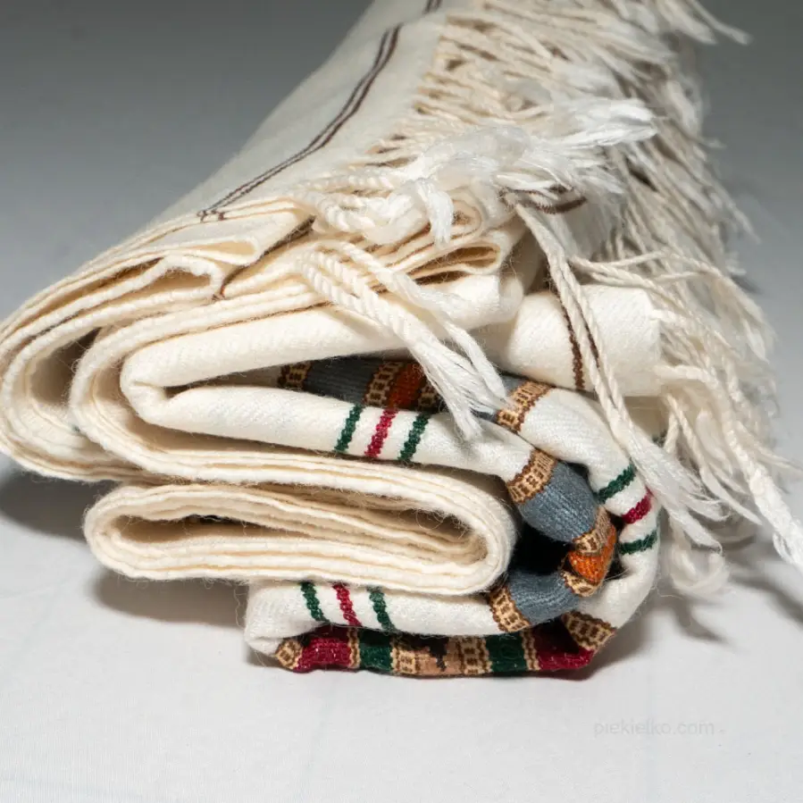 White handcrafted cashmere shawl