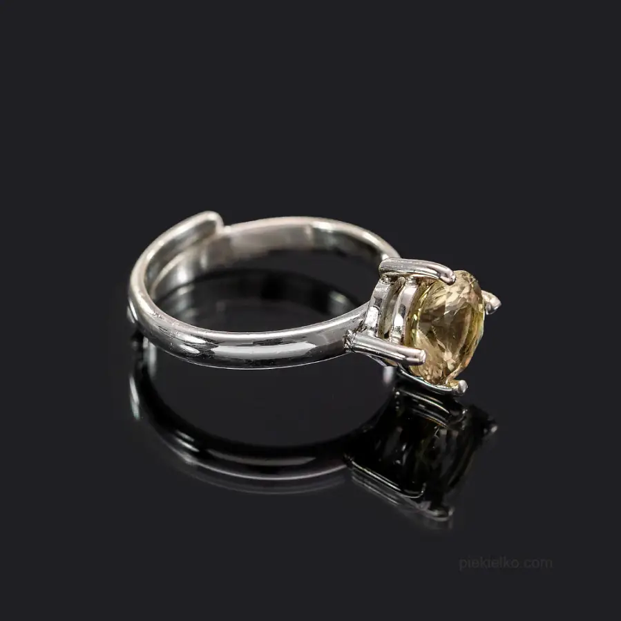 Ring with natural Zultanite