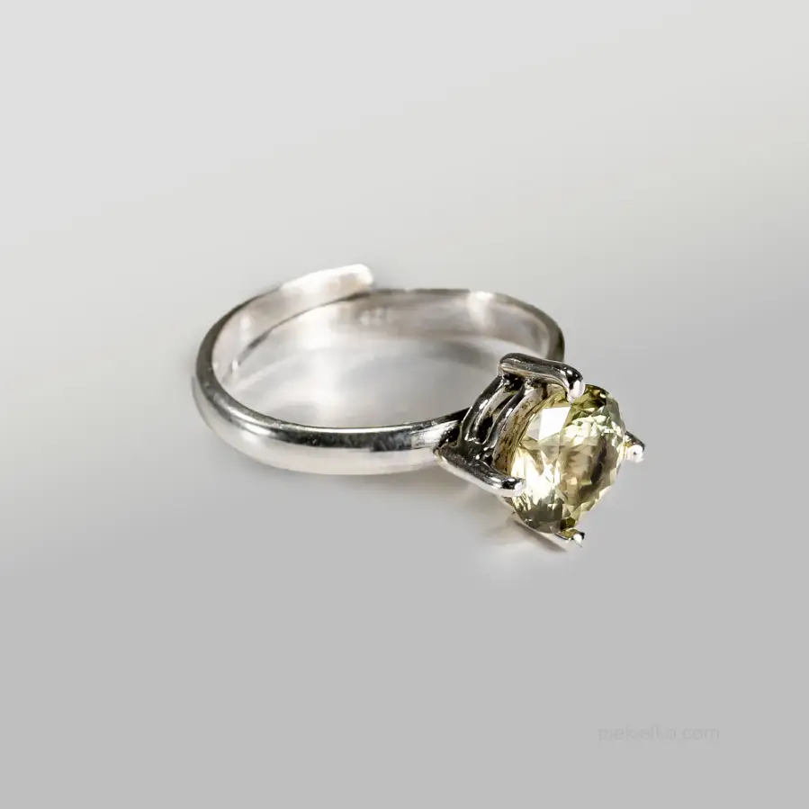 Ring with natural Zultanite