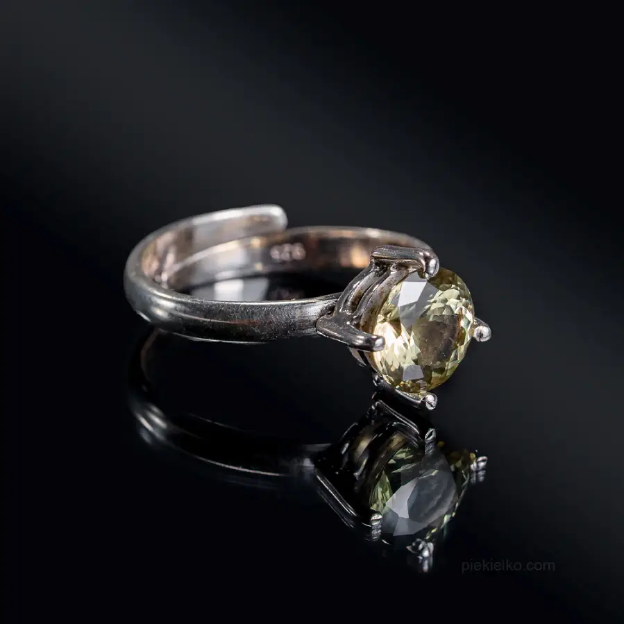 Ring with natural Zultanite