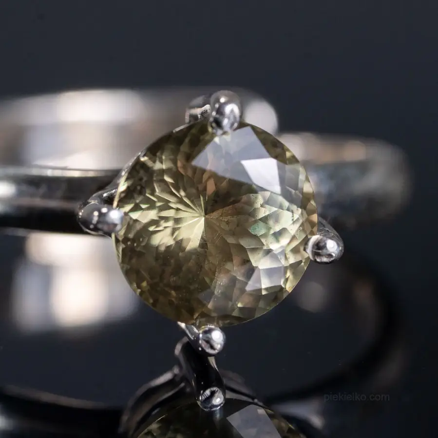 Ring with natural Zultanite