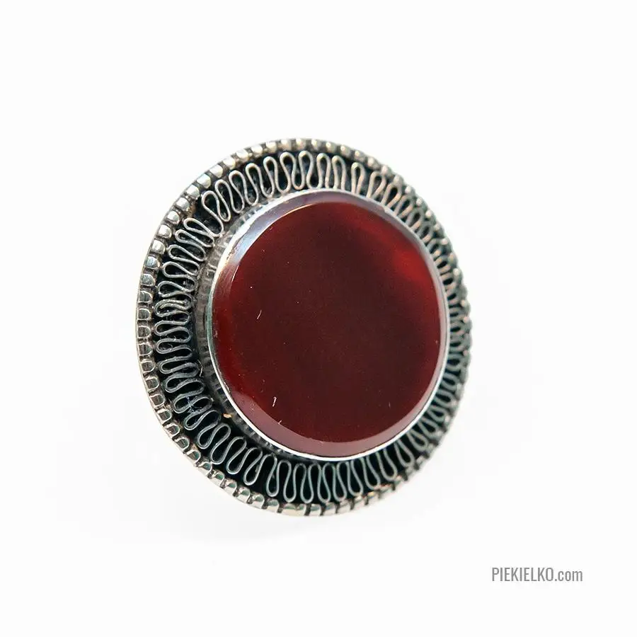 Round ring with carnelian