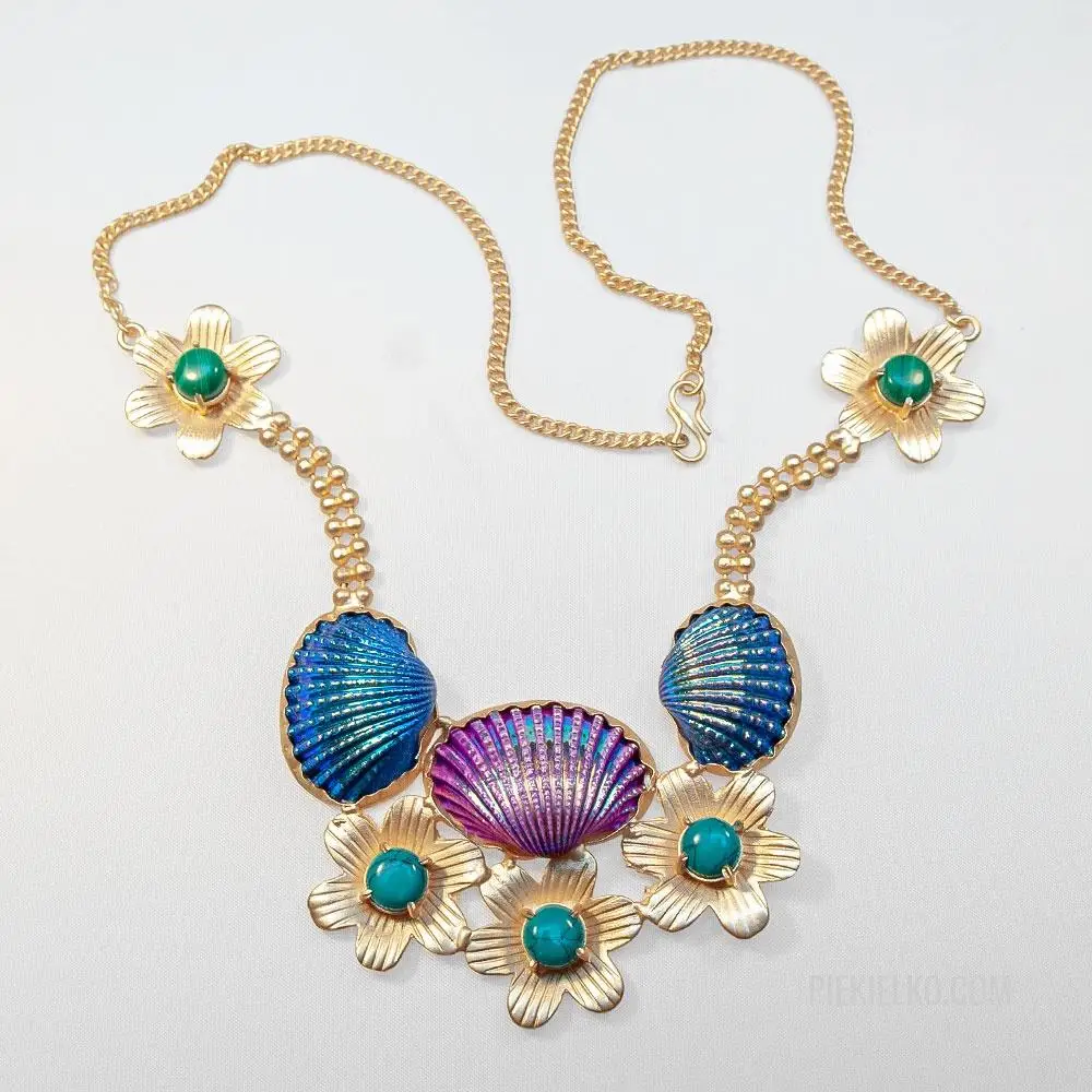 Indian long necklace with malachite and shell