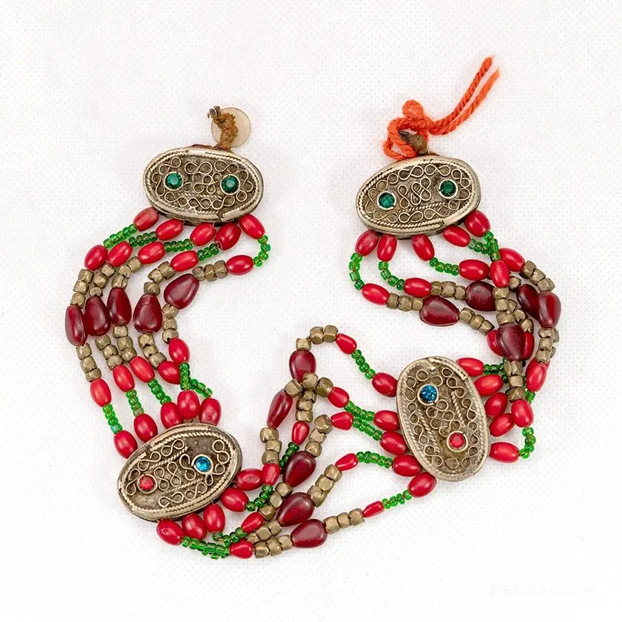 Zabytkowy plemienny choker