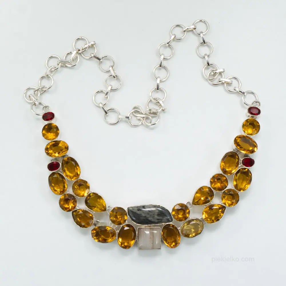 Necklace with the sparkle of citrine, garnet, agate and jasper