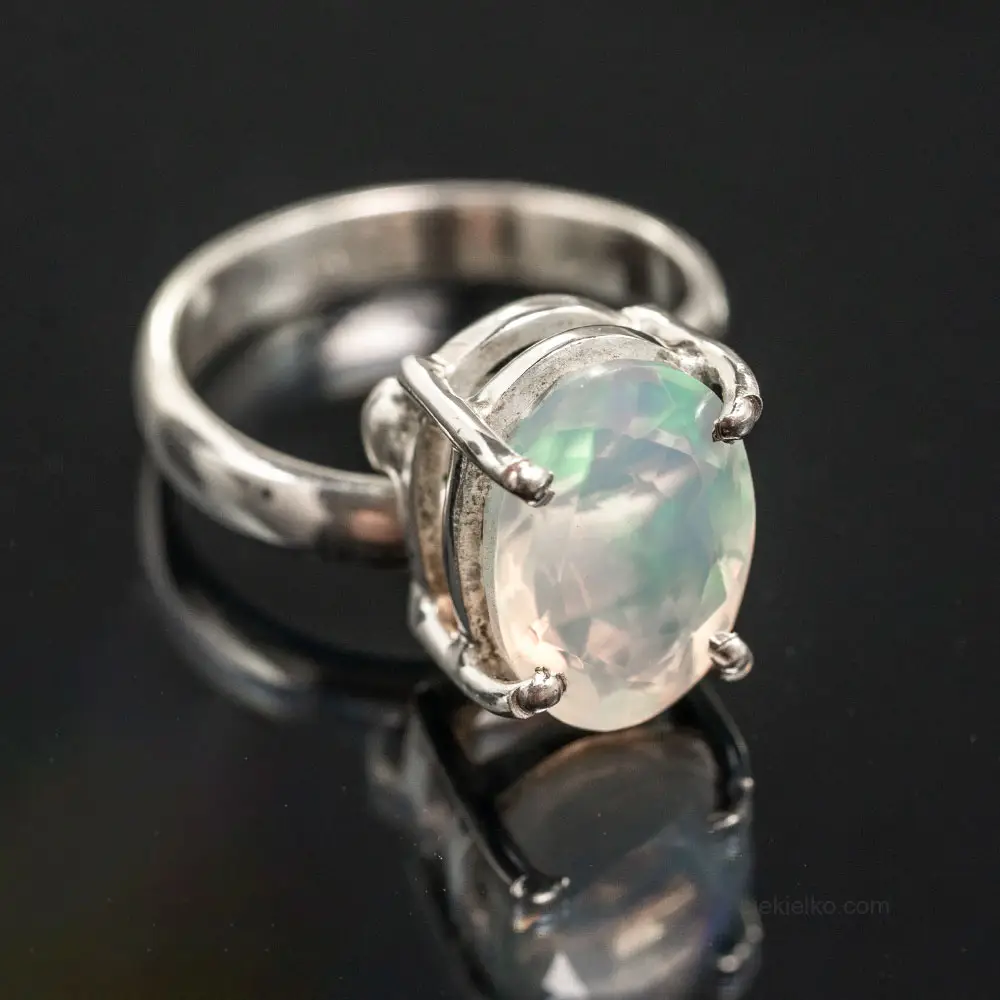 Opal magic - A ring that will enchant