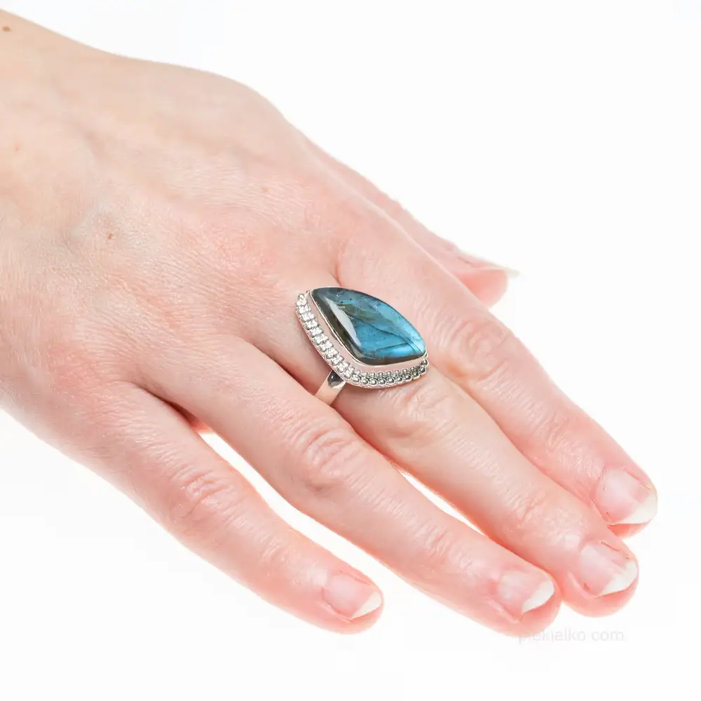 Ring with blue labradorite