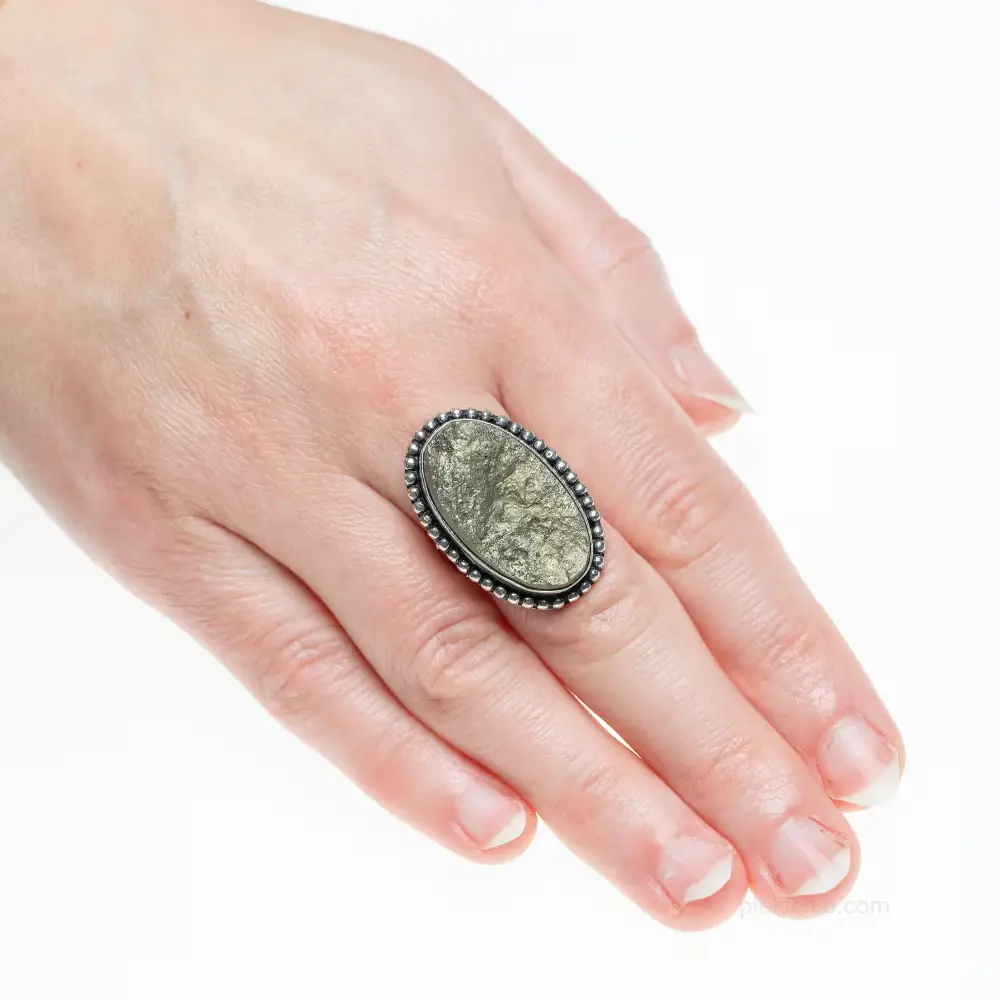 Ring with pyrite druses