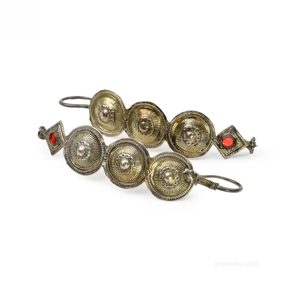 Tribal earrings with three rosettes