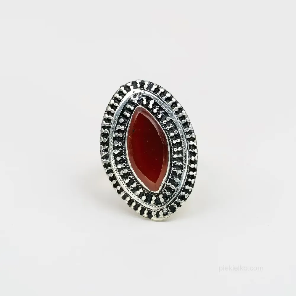 Oval elegance with red agate