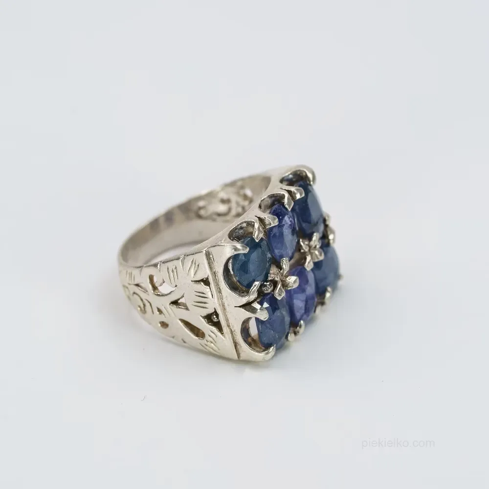 Six in blue &ndash; kyanite/iolite in a latticework