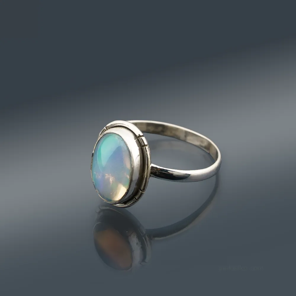 Delicate Opal Ring 56 mm