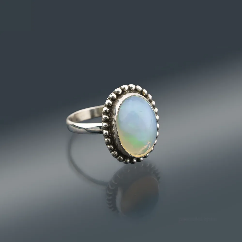 White Precious Opal &ndash; Silver Oval Miniature