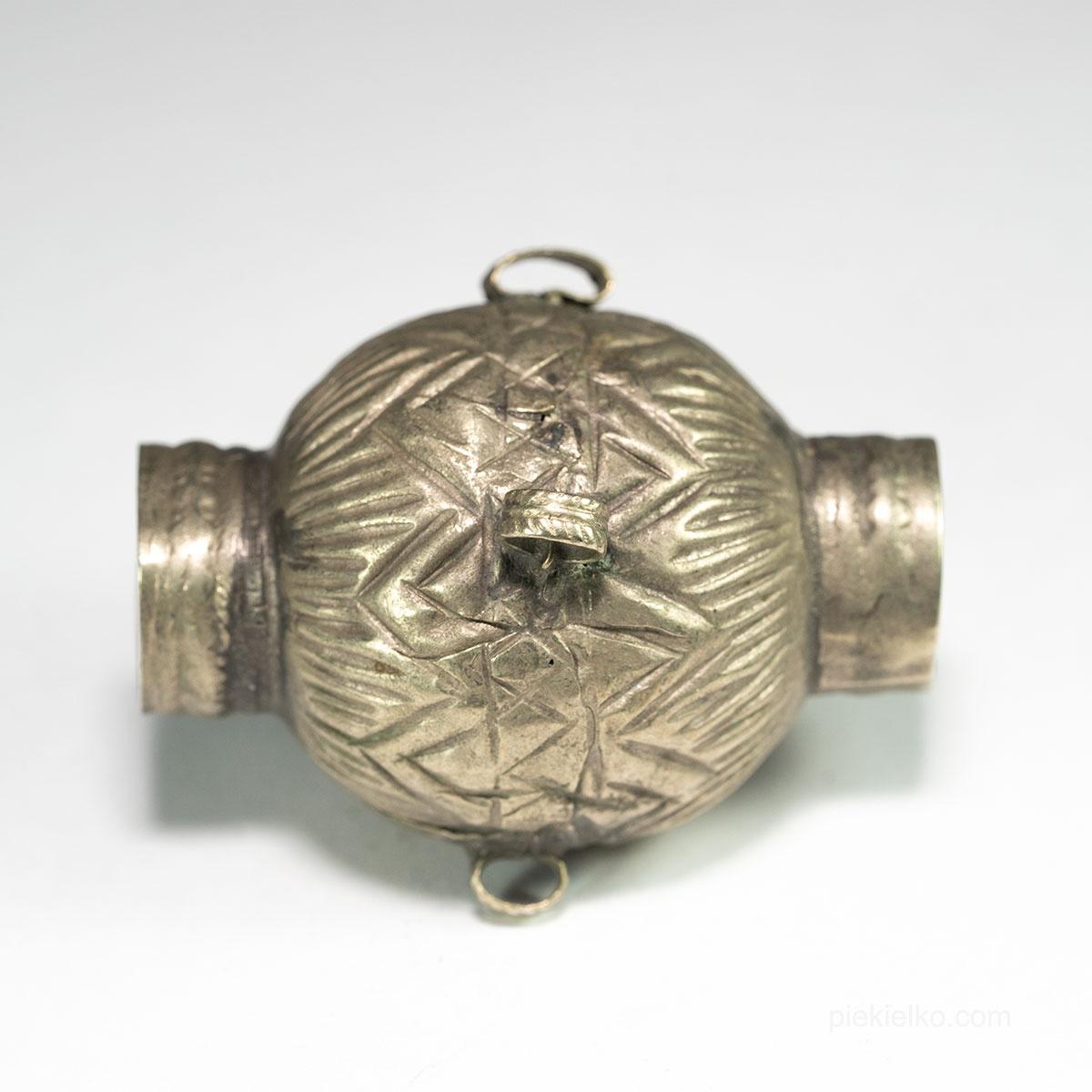 A large Turkmen brass ball - piekielko.com