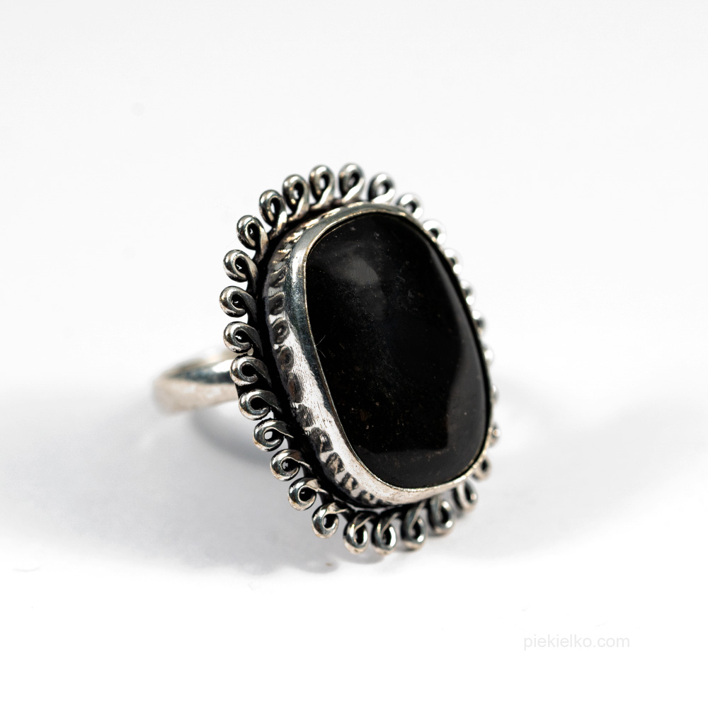 Czarny jaspis pierścionek