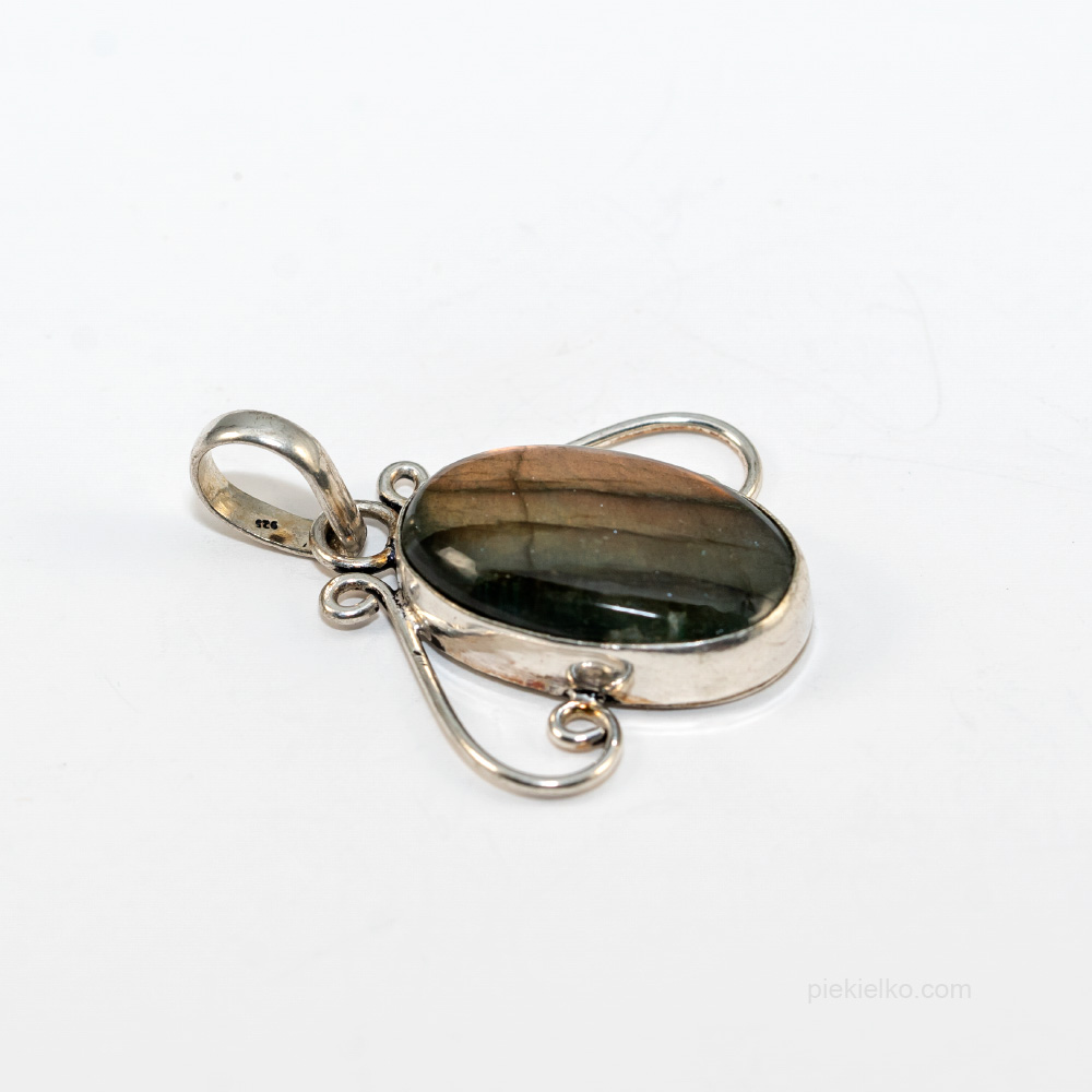 Ognisty labradoryt zawieszka - piekielko.com