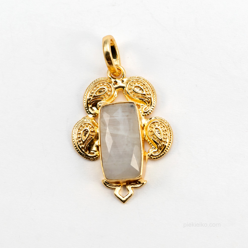 Moonstone in a gold setting - piekielko.com
