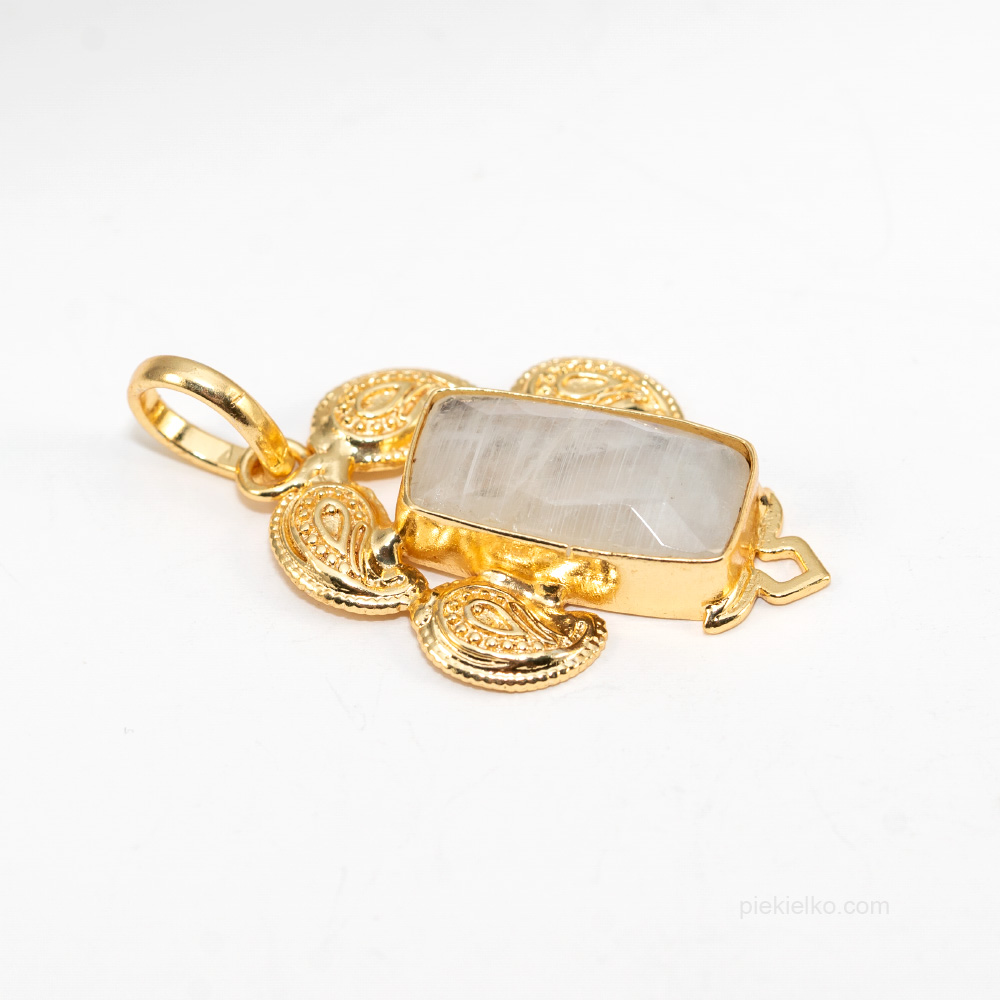 Moonstone in a gold setting - piekielko.com