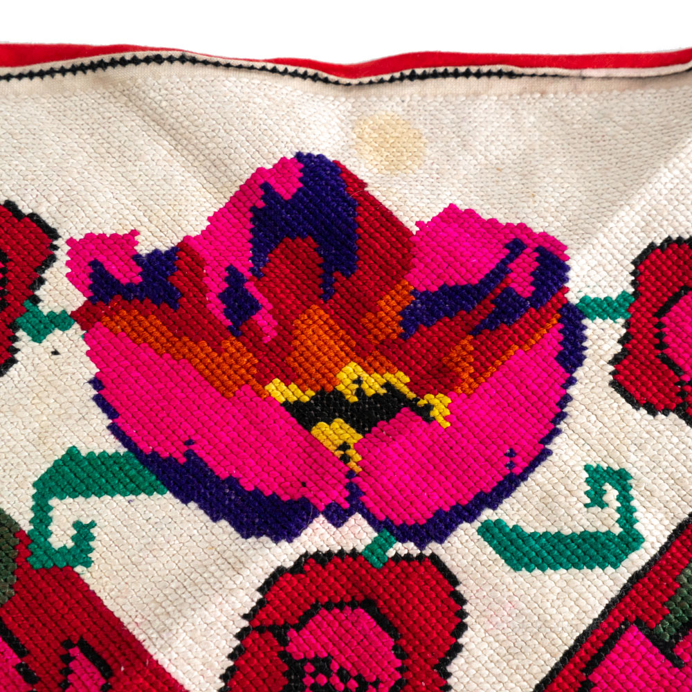 A unique traditional folk scarf - piekielko.com