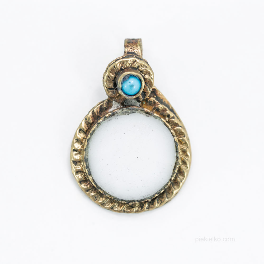 Small pendant with a white stone - piekielko.com