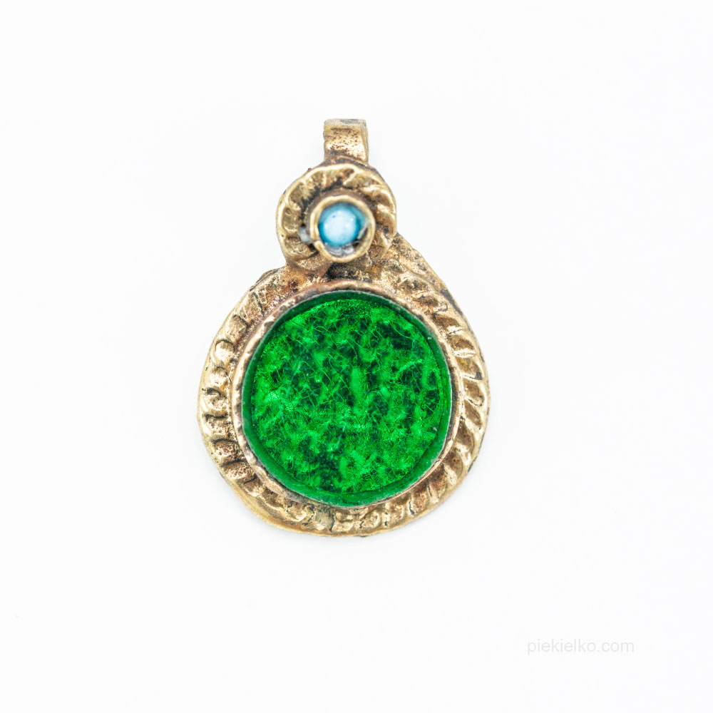 Tribal pendant with green glass - piekielko.com