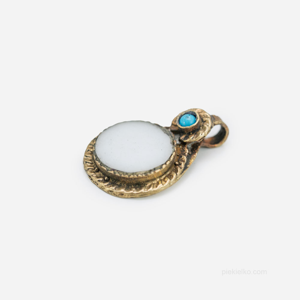 Small pendant with a white stone - piekielko.com