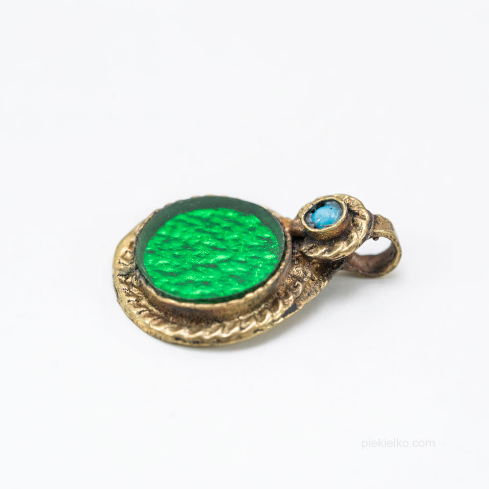 Tribal pendant with green glass - piekielko.com