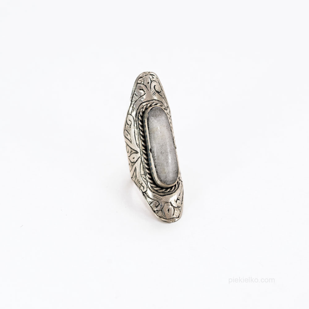 Long ring with white jade - piekielko.com