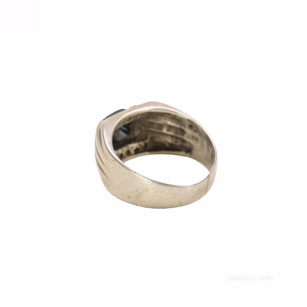Srebrny pierścień z fasetowanym hematytem